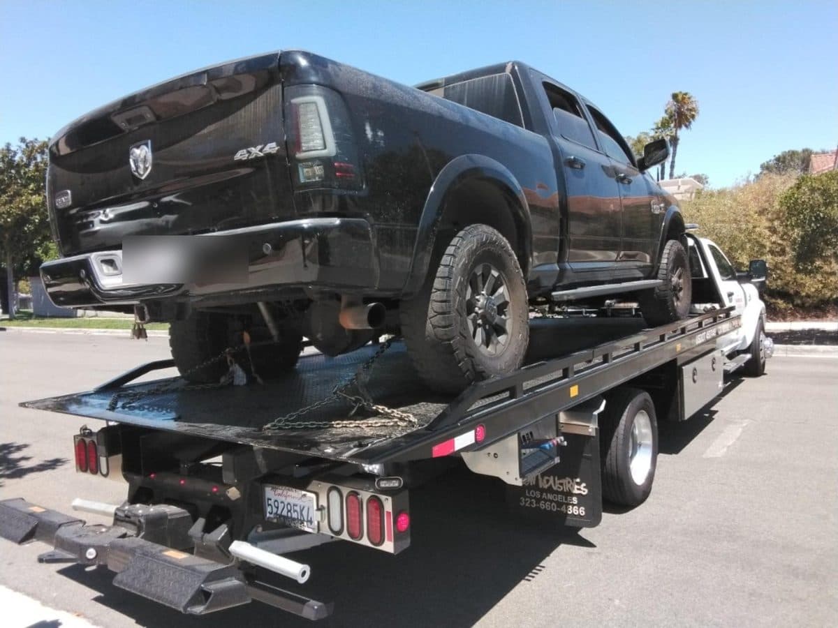 Towing vs. Roadside Assistance: What's the Difference?